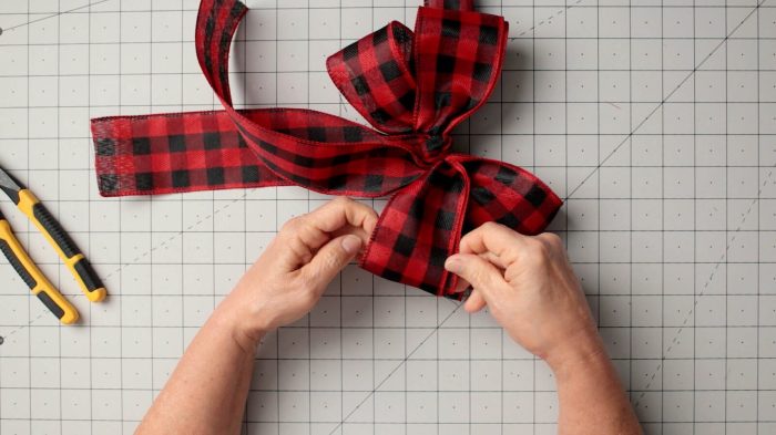 How to Make a Bow for a Wreath: A Step-by-Step Guide